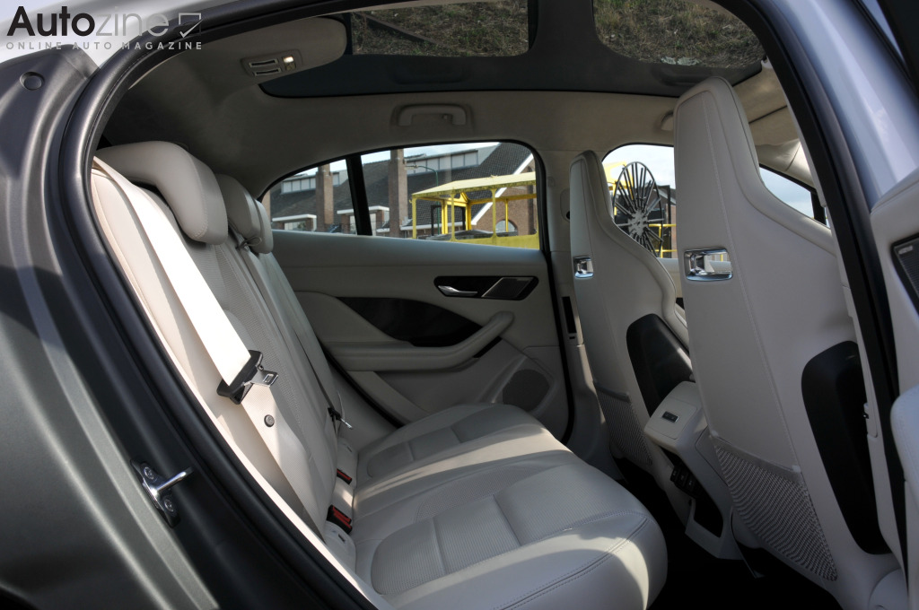 Jaguar I-PACE (Achterin)