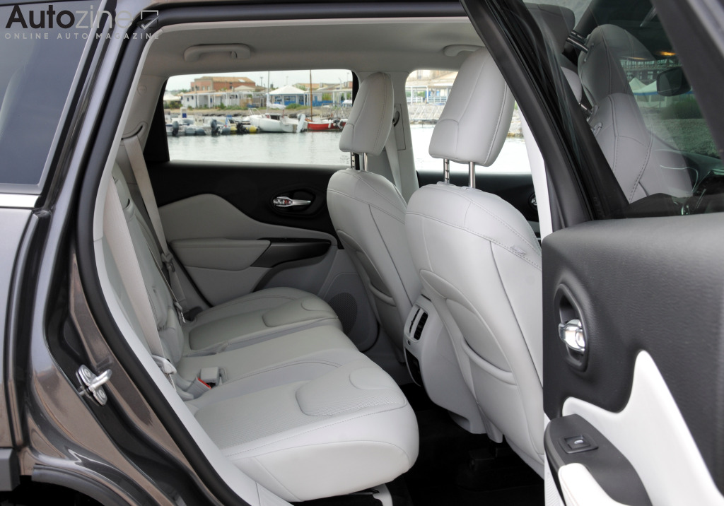 Jeep Cherokee (Achterin)