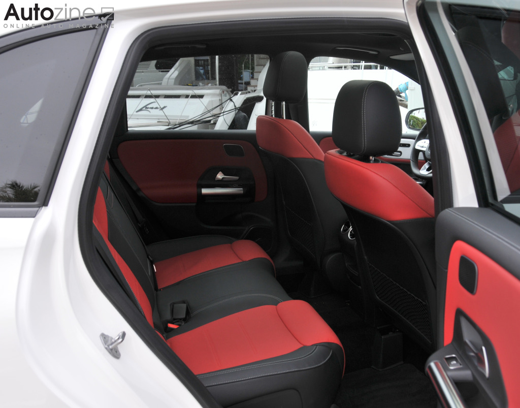 Mercedes-Benz B-Klasse (Achterin)