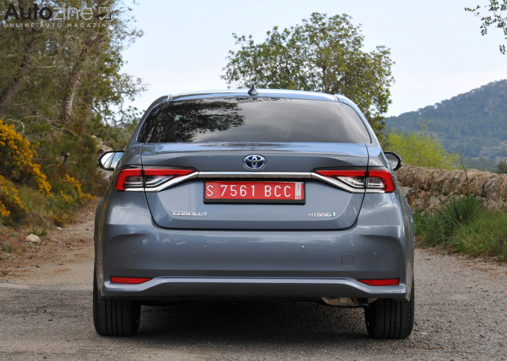 Toyota Corolla Sedan (Recht achter)