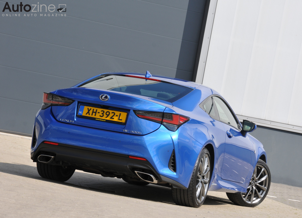 Lexus RC (Driekwart achter)