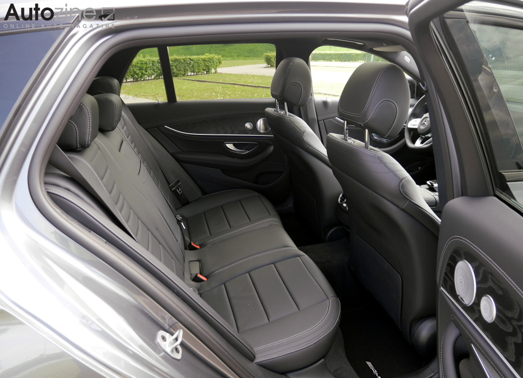 Mercedes-Benz E300de (Achterin)