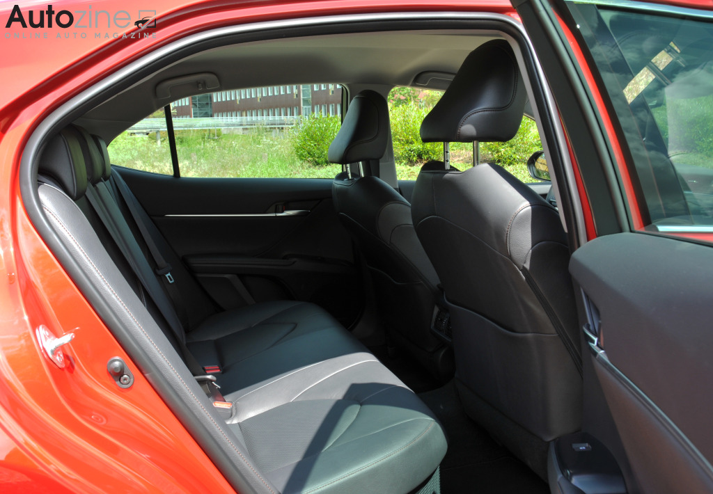 Toyota Camry (Achterin)