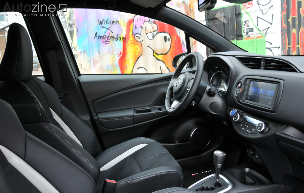 Toyota Yaris GR-Sport (Interieur doorkijk)