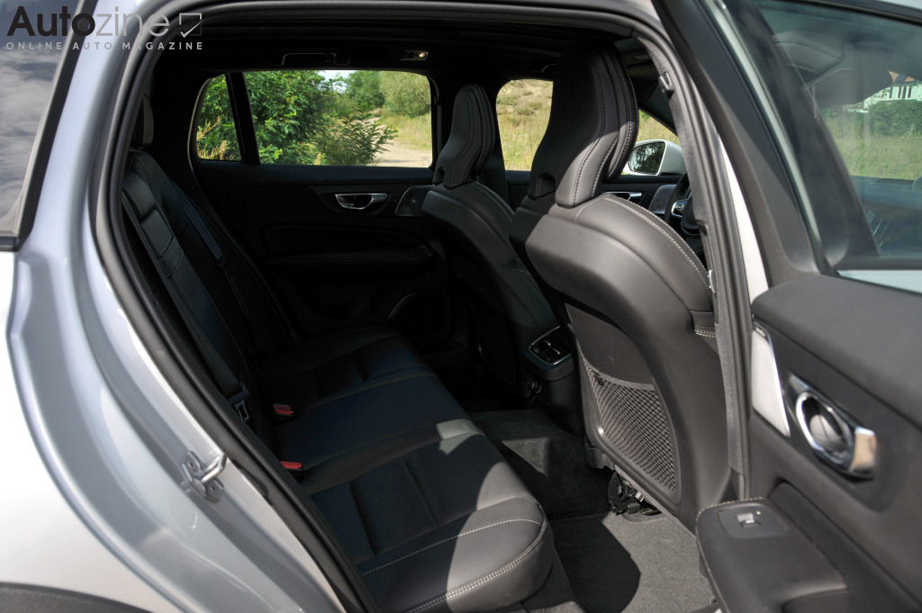 Volvo V60 Cross Country (Achterin)