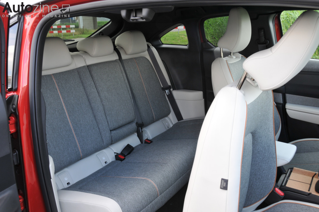 Mazda MX-30 (Achterin)