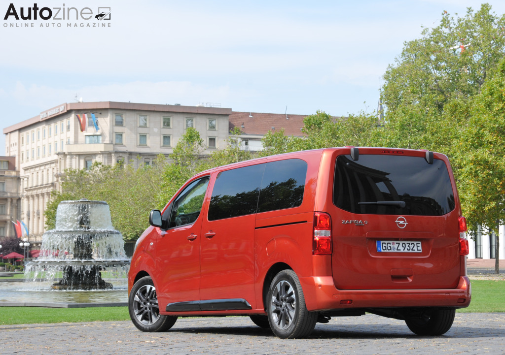 Opel Zafira-e Life (Driekwart achter)