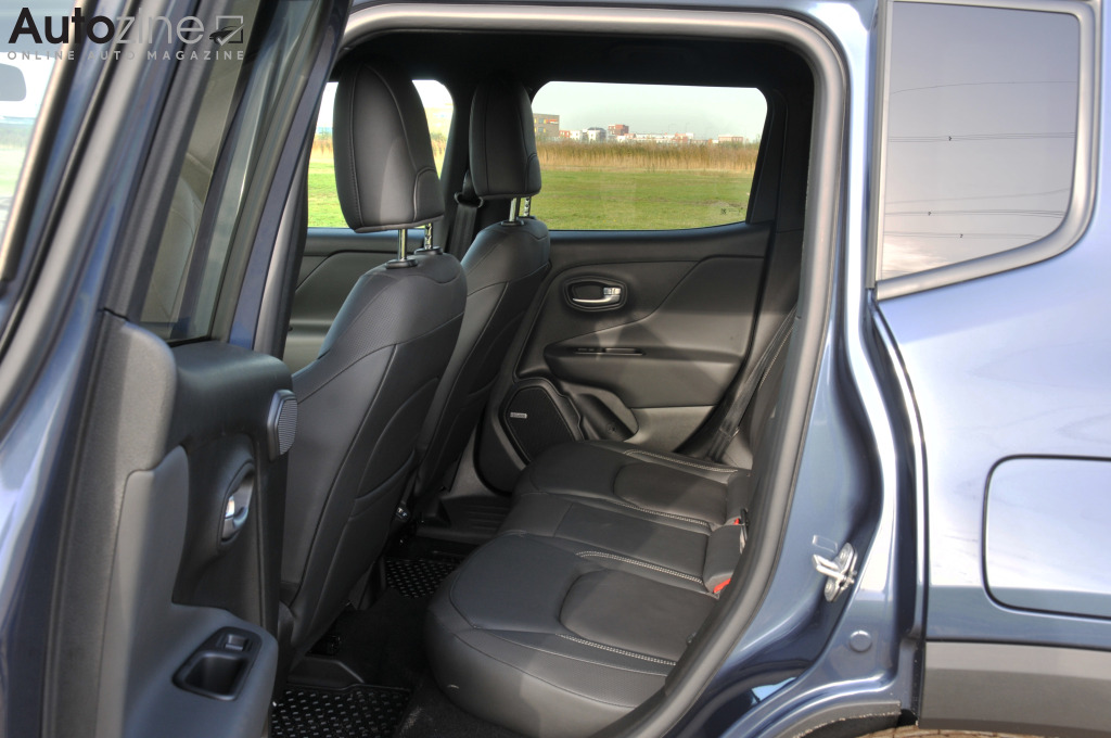 Jeep Renegade 4Xe (Achterin)