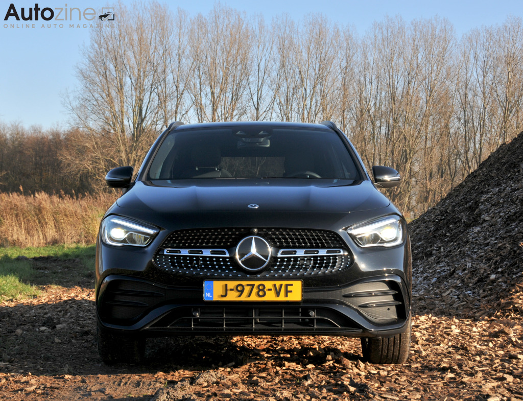 Mercedes-Benz GLA (Recht voor)
