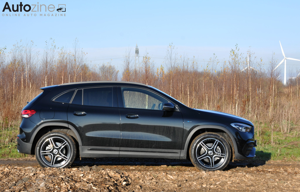 Mercedes-Benz GLA (Zijkant)