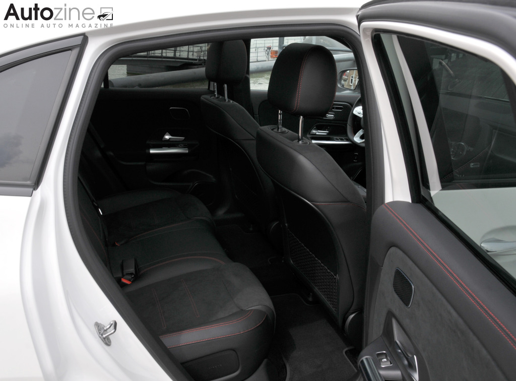 Mercedes-Benz EQA (Achterin)