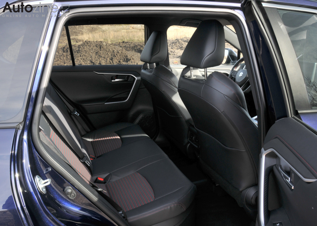 Suzuki Across (Achterin)