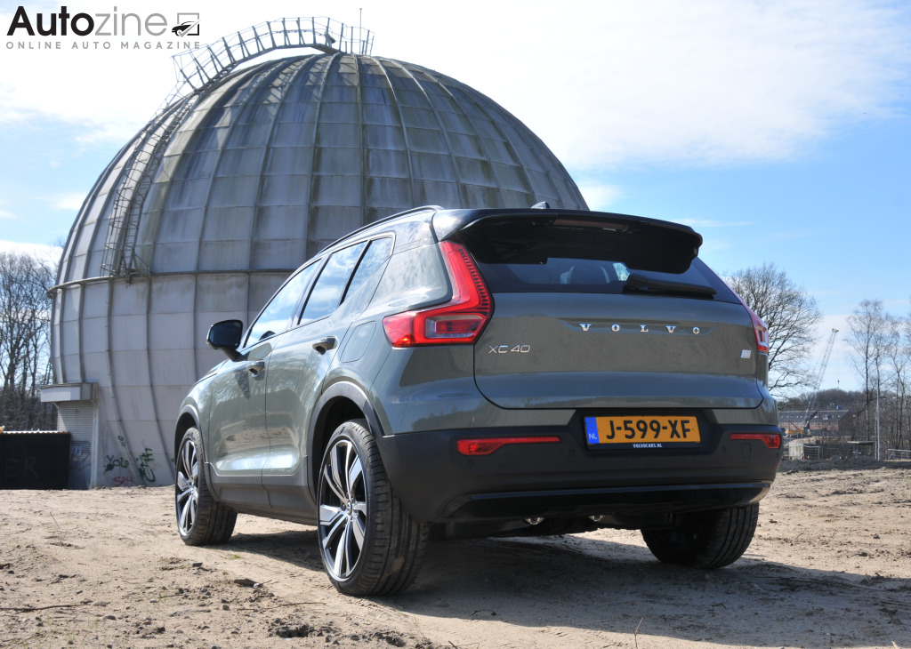 Volvo XC40 Recharge (Schuin achter)