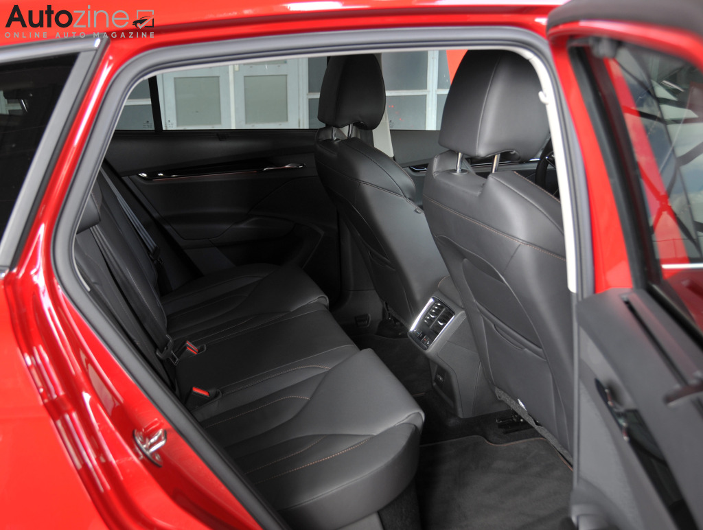 Skoda Enyaq iV (Achterin)