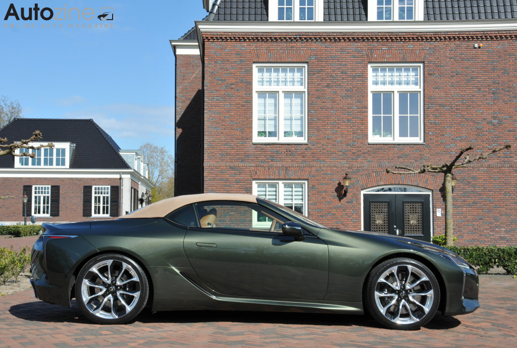 Lexus LC Convertible (Zijkant dak dicht)