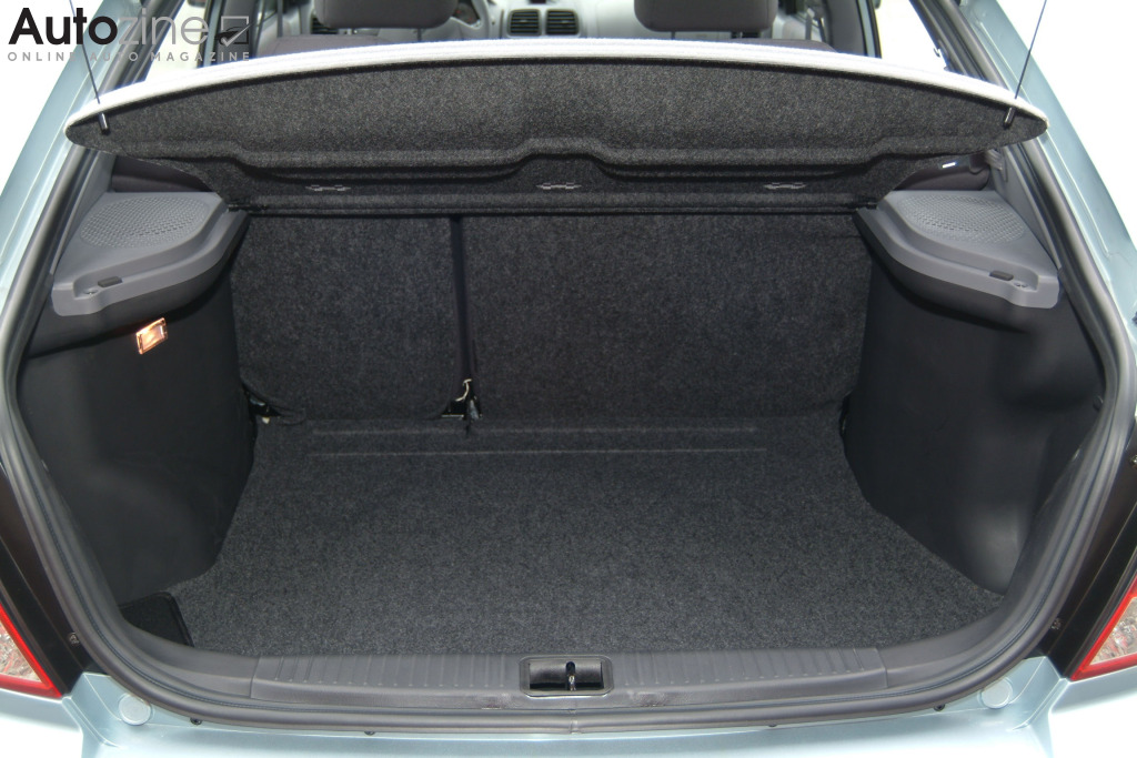 Hyundai Accent (2003 - 2006) (Bagageruimte)