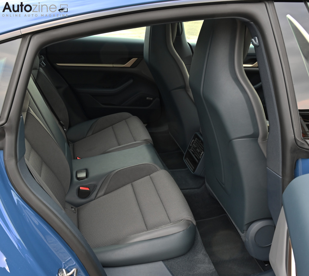 Porsche Taycan (Achterin)