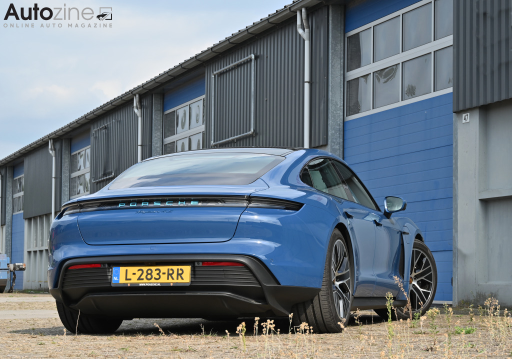 Porsche Taycan (Schuin achter)