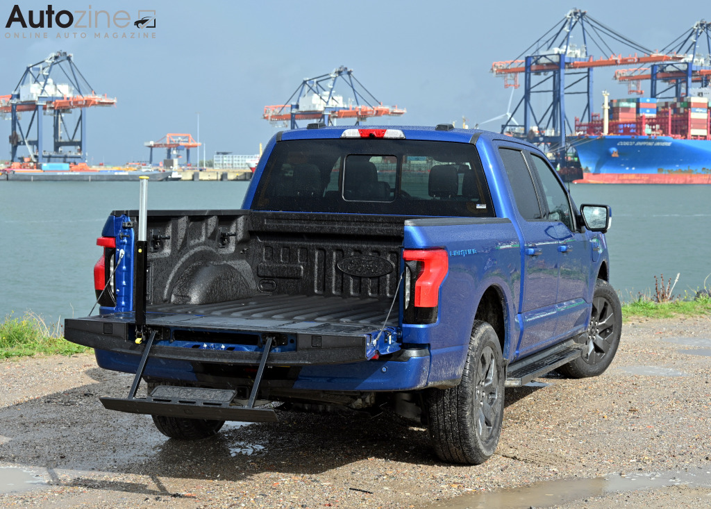 Ford F150 Lightning (Driekwart achter)