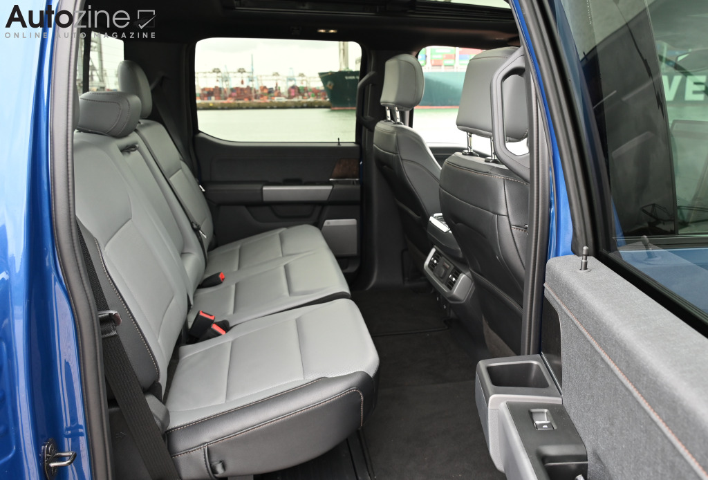 Ford F150 Lightning (Achterin)