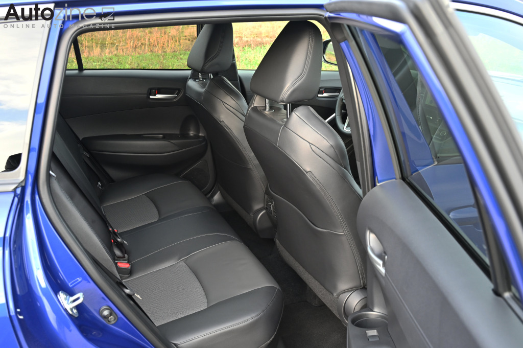 Toyota Corolla Cross (Achterin)