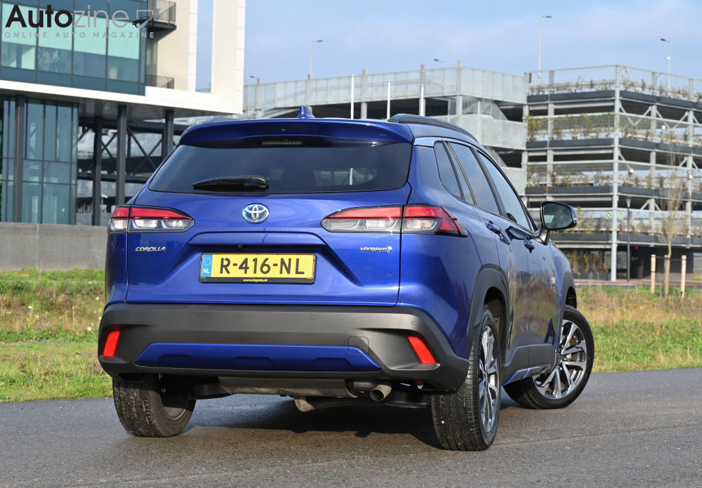 Toyota Corolla Cross (Driekwart achter)