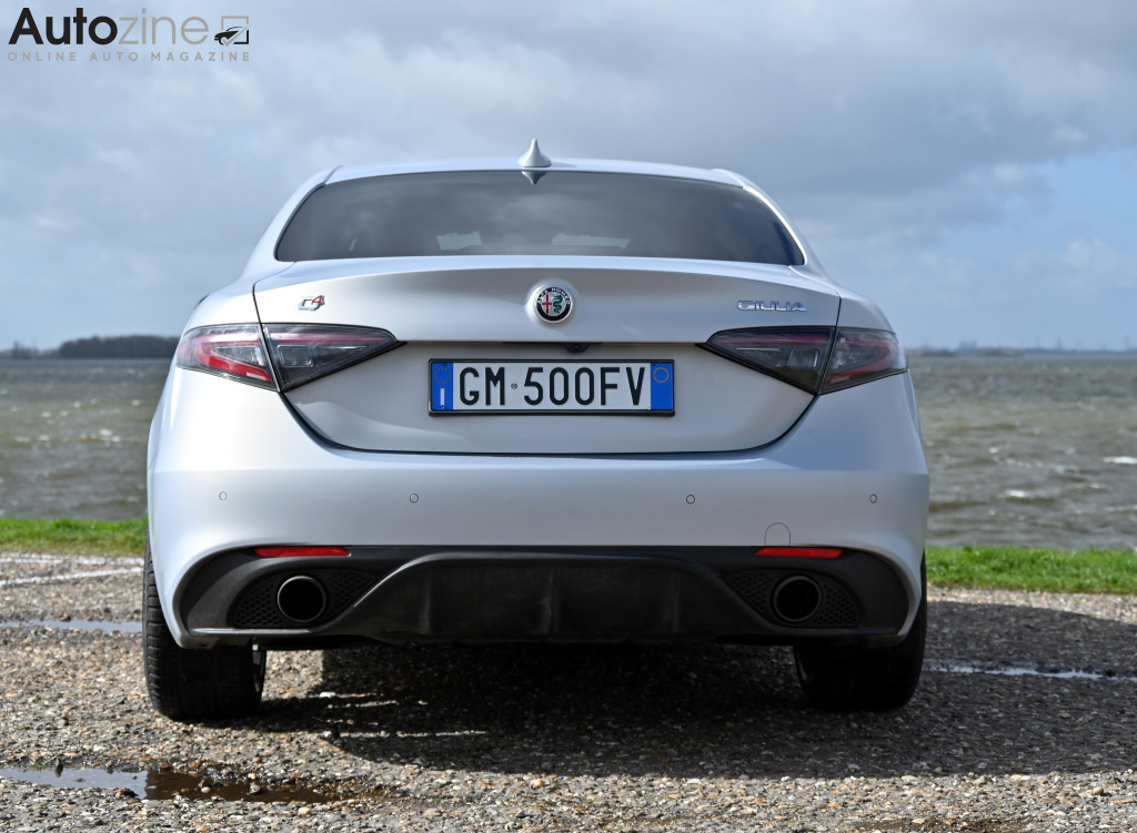 Alfa Romeo Giulia (Recht achter)