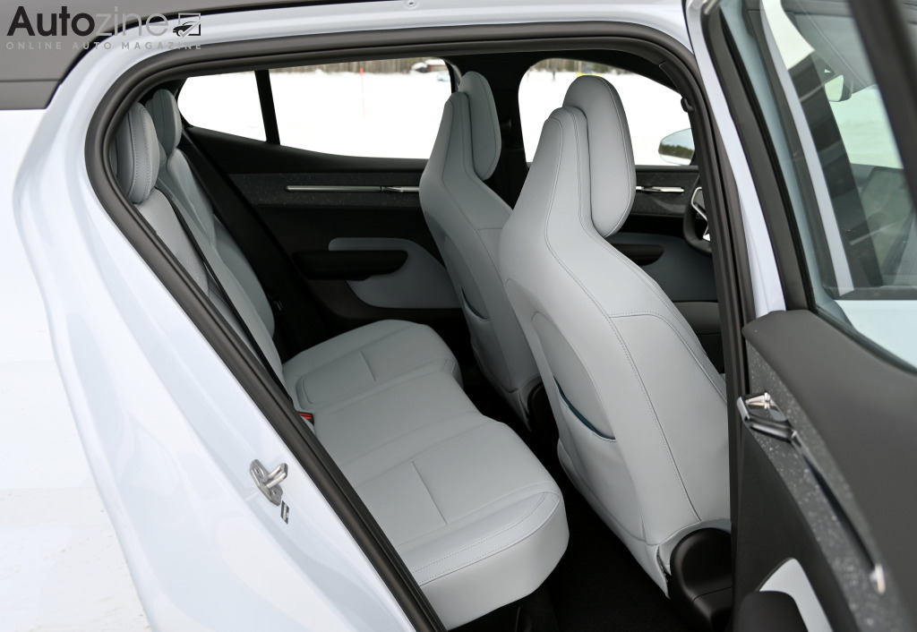 Volvo EX30 (Achterin)