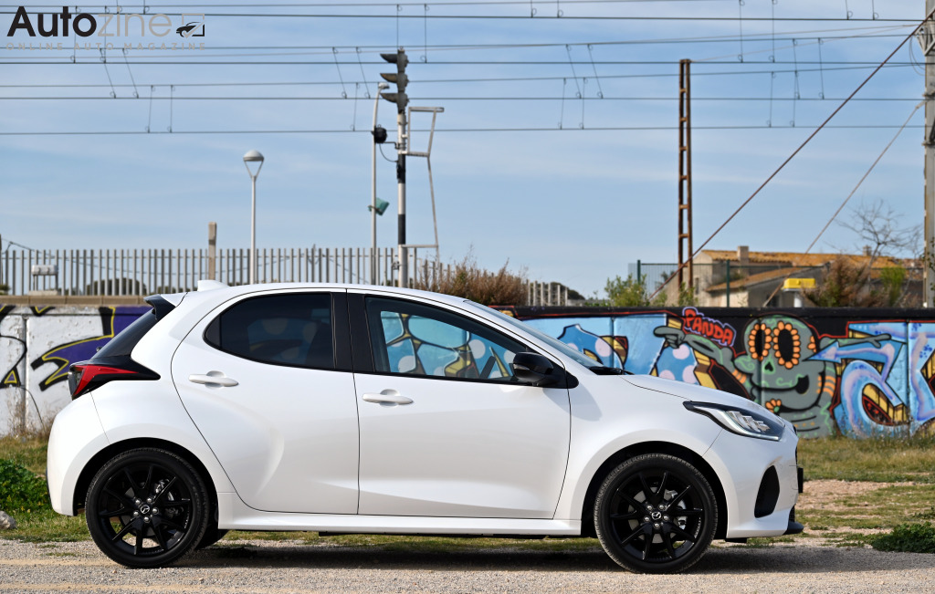 Mazda2 Hybrid (Zijkant)