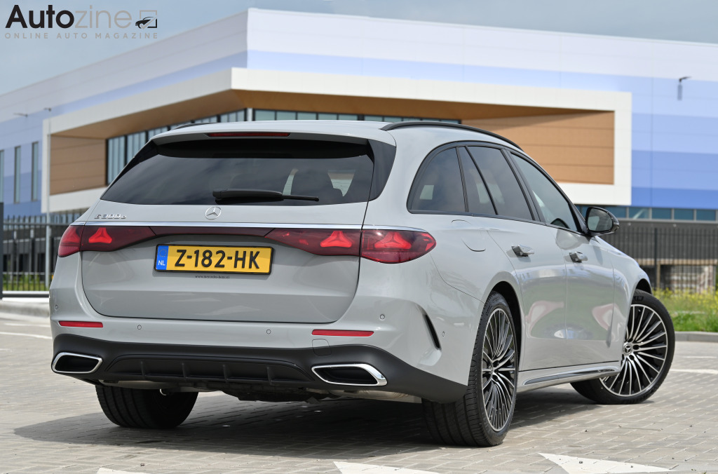 Mercedes-Benz E-Klasse Estate (Driekwart achter)