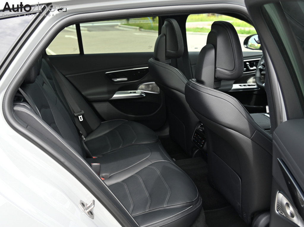 Mercedes-Benz E-Klasse Estate (Achterin)