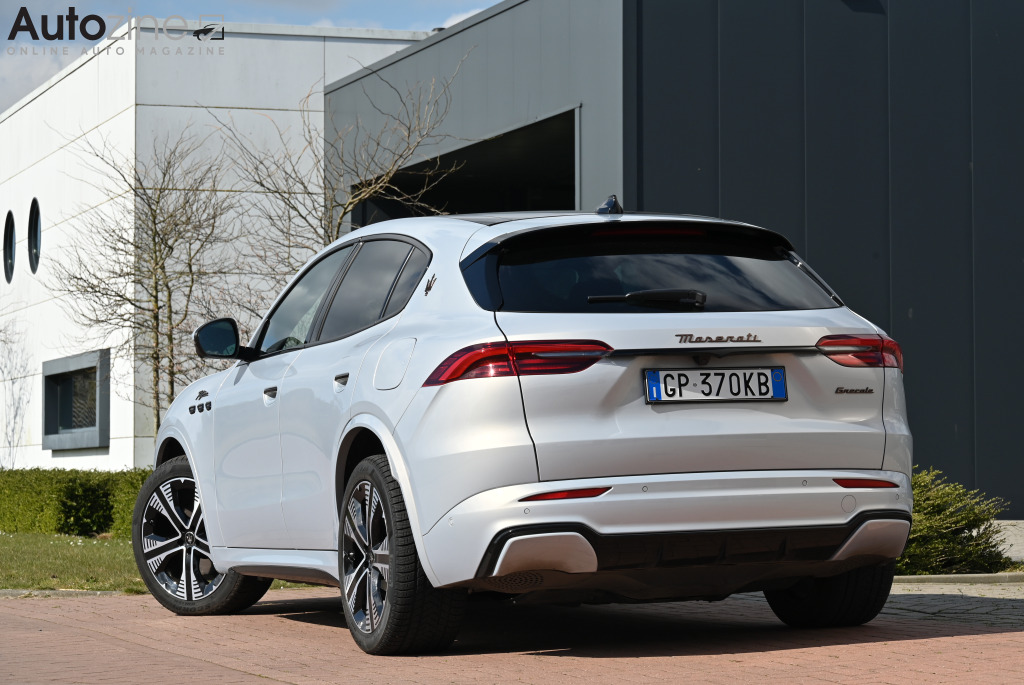 Maserati Grecale Folgore (Driekwart achter)