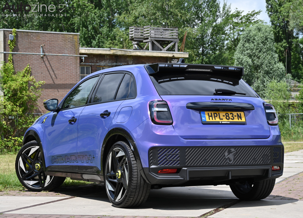 Abarth 600e (Driekwart achter)