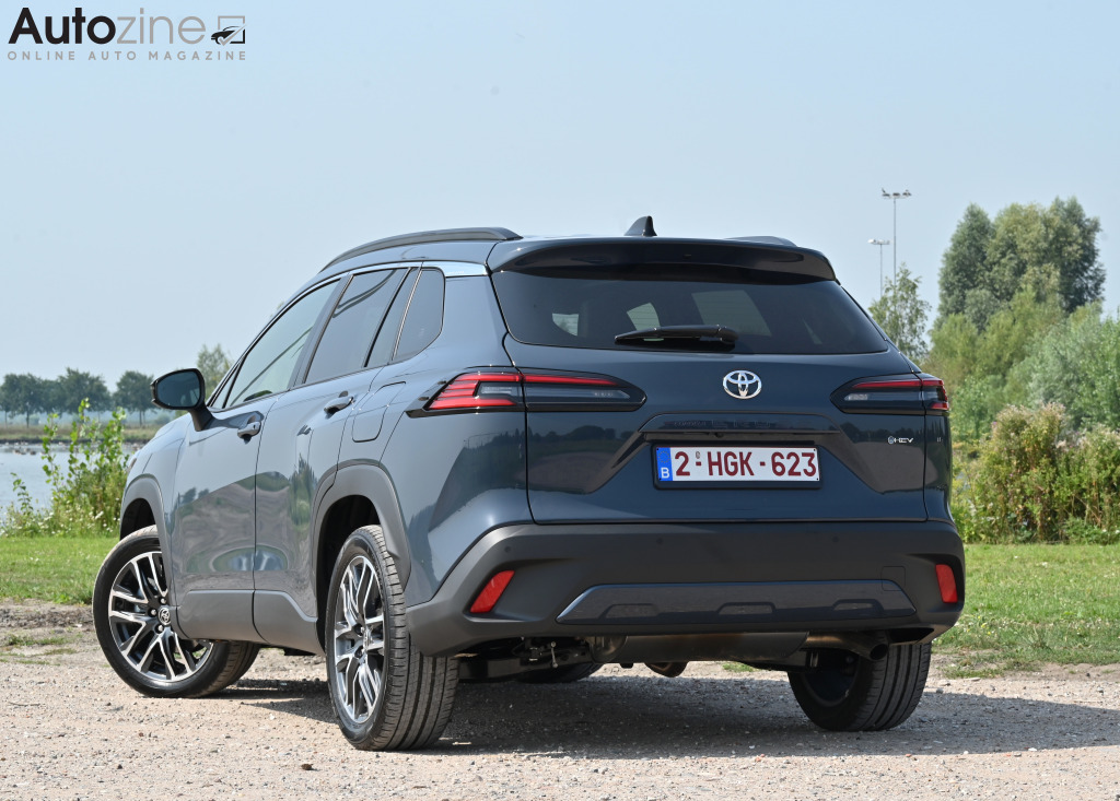 Toyota Corolla Cross (Driekwart achter)
