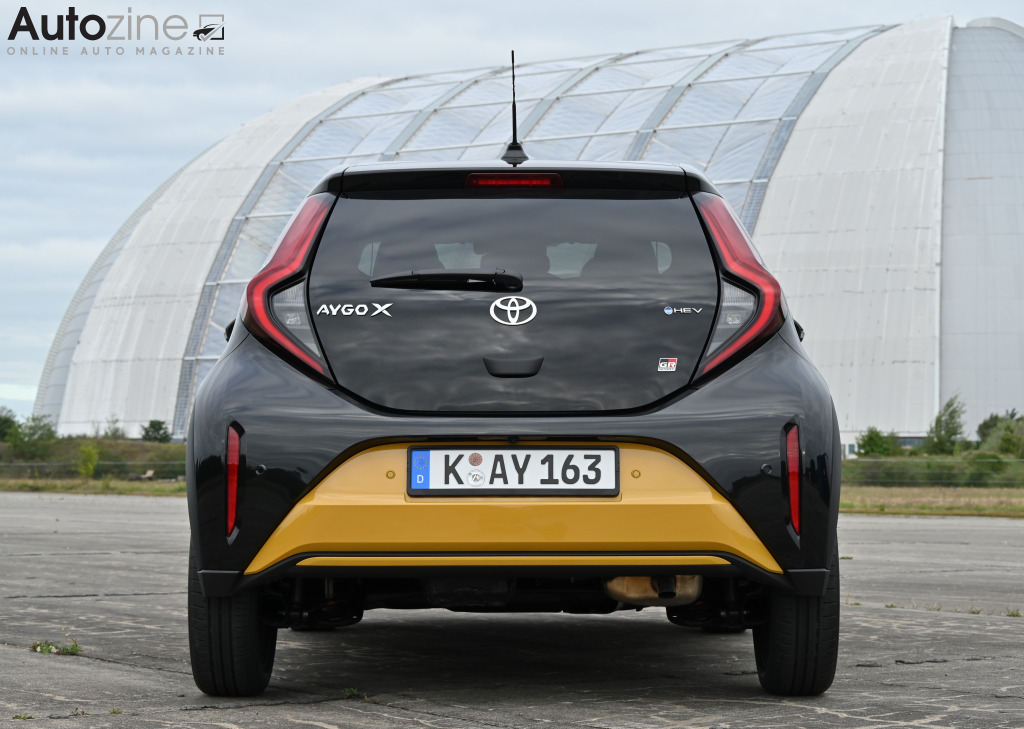 Toyota Aygo X Hybrid (Recht achter)