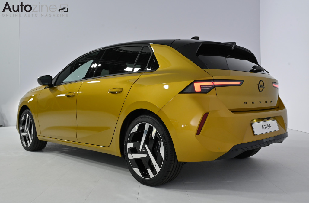 Opel Astra (Schuin achter)