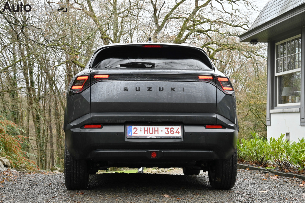 Suzuki e-Vitara (Recht achter)