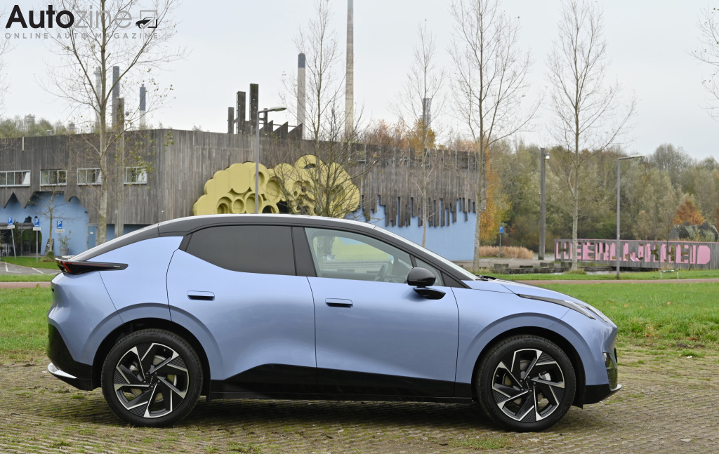 Lynk Co 02 (Zijkant)