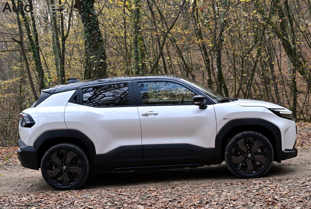 Toyota Urban Cruiser (Zijkant)