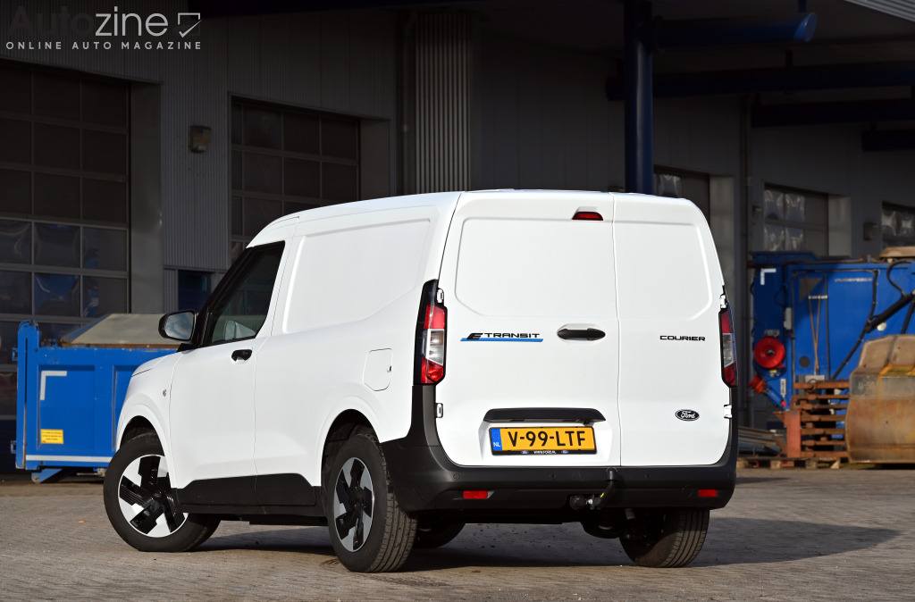 Ford Transit Courier (Driekwart achter)
