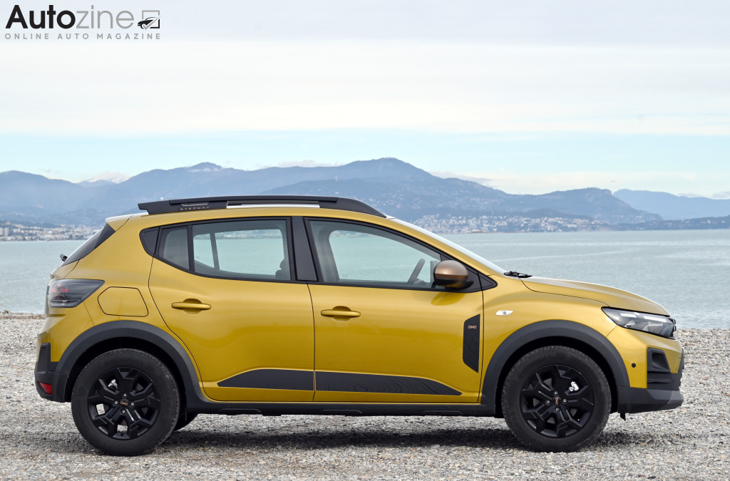 Dacia Sandero Stepway (Zijkant)
