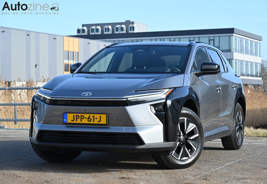 Toyota bZ4X (Driekwart voor)