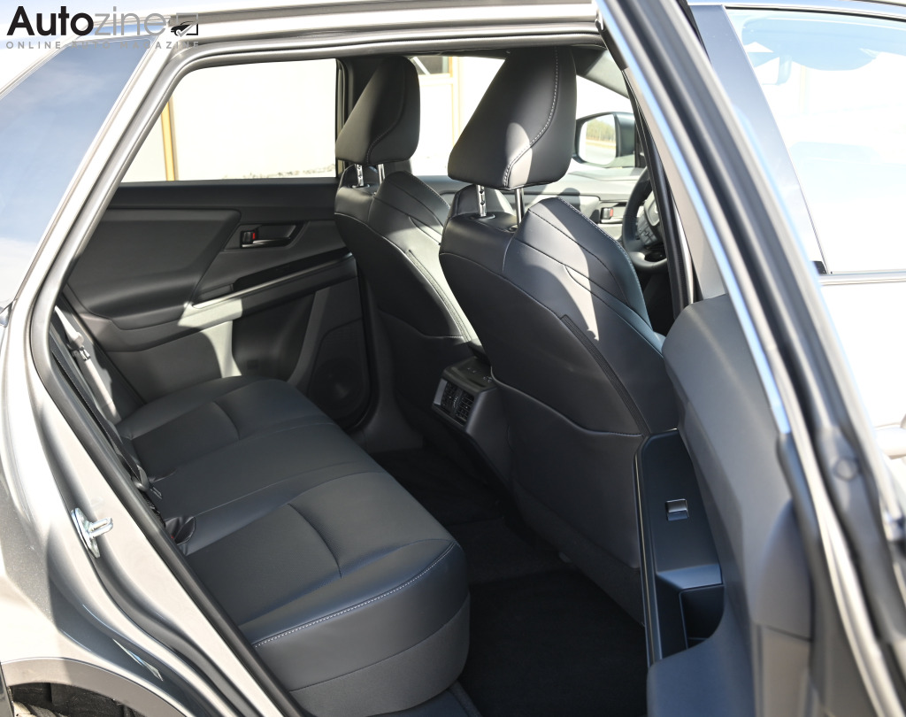 Toyota bZ4X (Achterin)