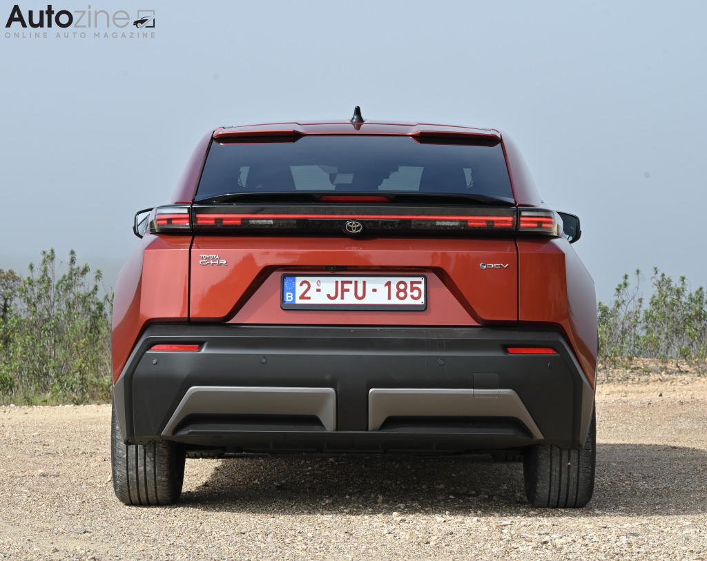 Toyota C-HR+ (Recht achter)
