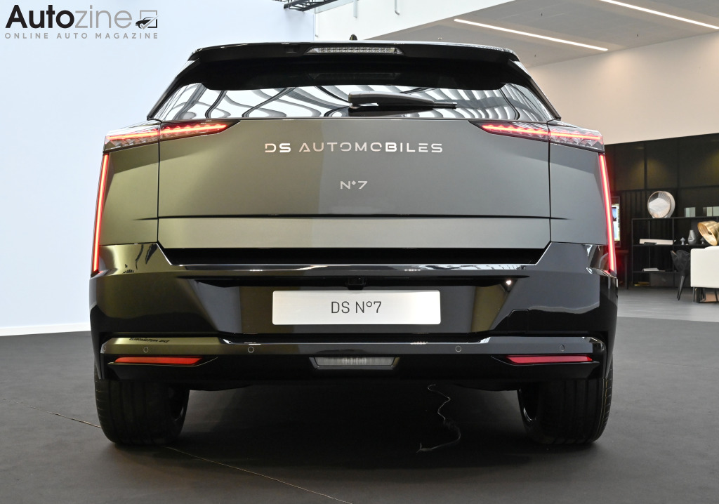 DS No7 (Recht achter)