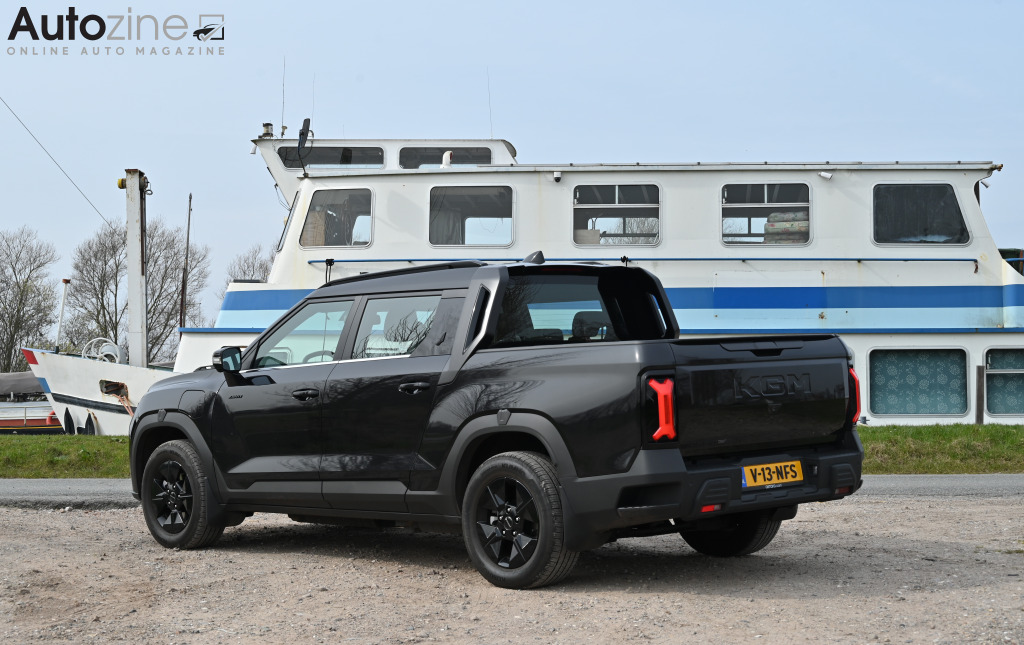 KGM Musso (Schuin achter)