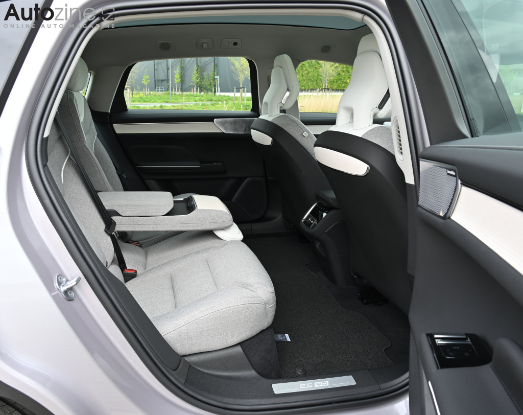 Volvo ES90 (Achterin)