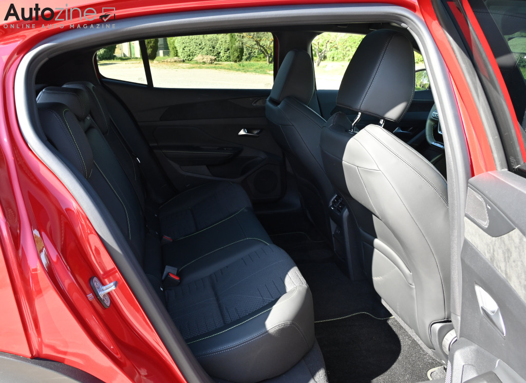 Peugeot 408 (Achterin)