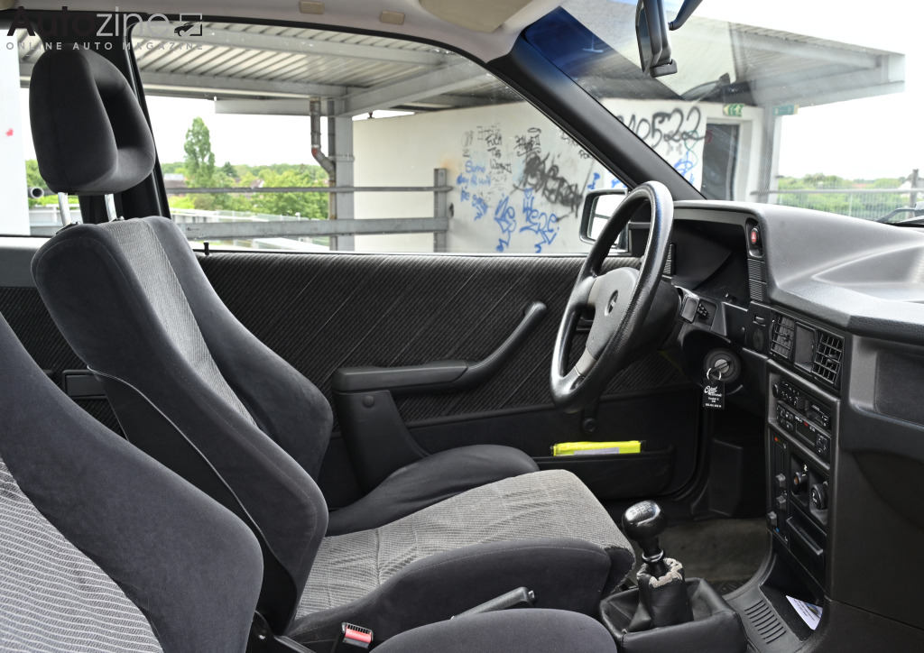 Opel Kadett GSi (Interieur doorkijk)