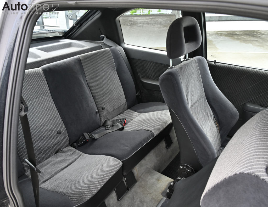 Opel Kadett GSi (Achterin)